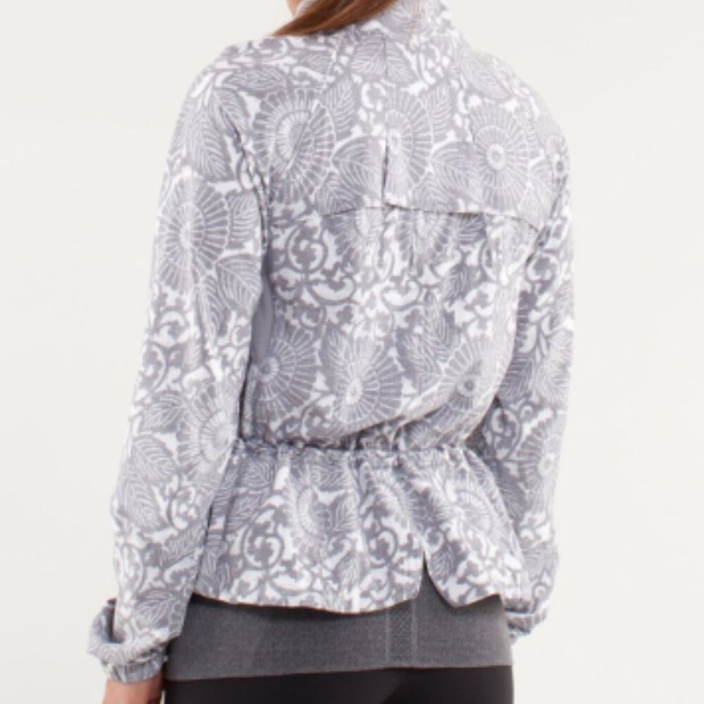 (2475) LULULEMON Run: Travel To Track Jacket *Print Sz 10/12 P2P=17.5" **LOVED** - Picture 2 of 10